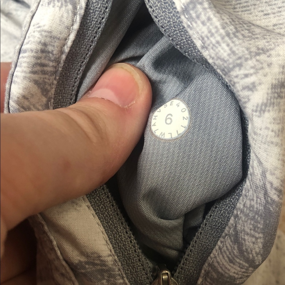 Lululemon Tracker‎ Short - Picture 3 of 8